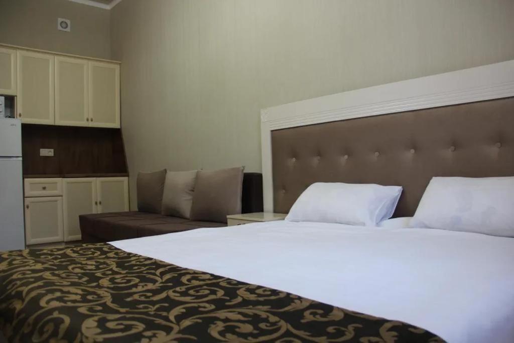 Gold Boutique Hotel Almaty Ngoại thất bức ảnh